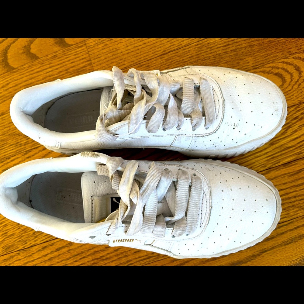 Womens Carina Puma shoes, size 8, excellent condition.